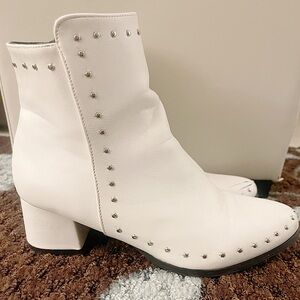 Dolls Skill | Qupid White Studded Boot | Size: 9